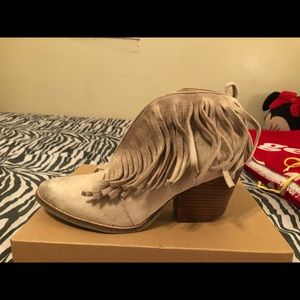 never worn coconuts by matisse fringe booties .